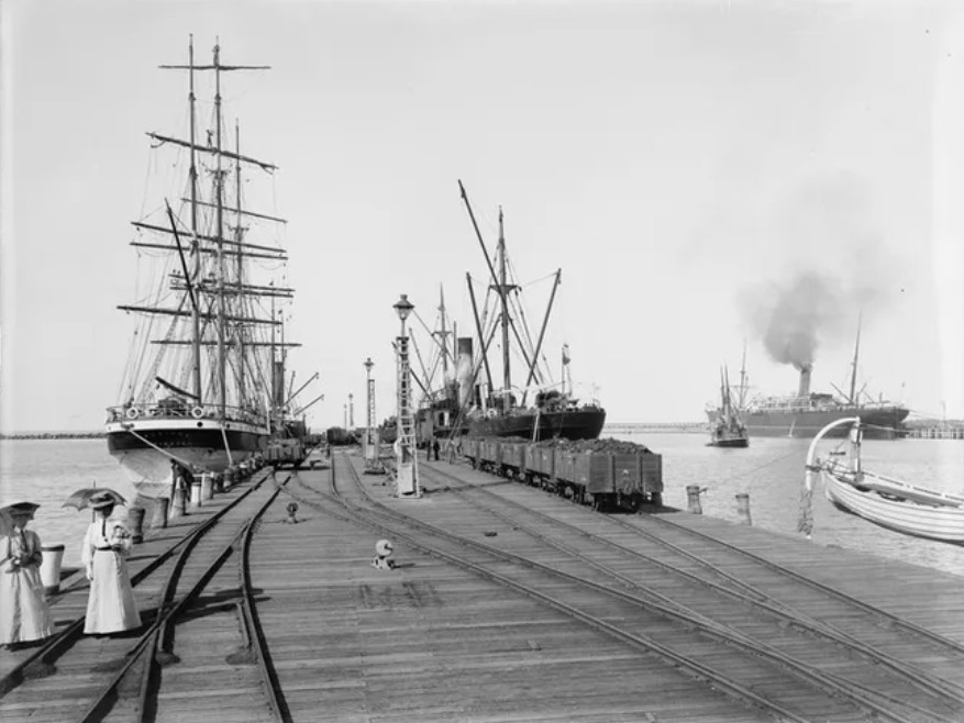 1880 1920 Timaru Harbour The Press 11 009868 G Alexander Turnbull Library