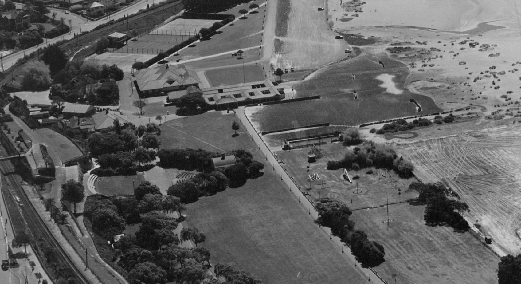 1956 Timaru baby pheonix palms Whites Aviation Ltd Alexander Turnbull 30628233 crop 2