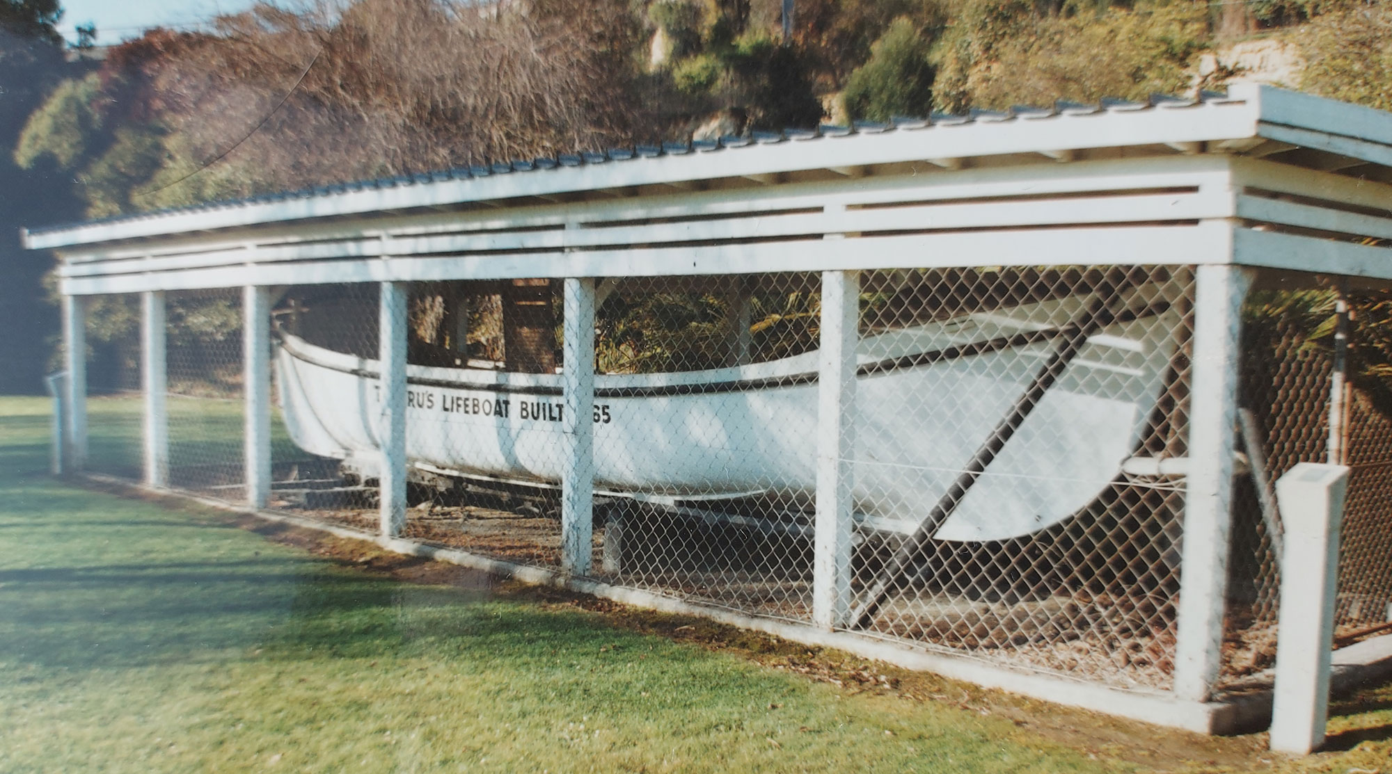 Alexandra LifeBoat Timaru BeingRemoved 1997 Credit Philip Brownie