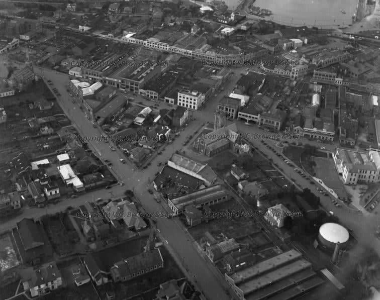 Vic Brown image of Timaru including the Bank St Church