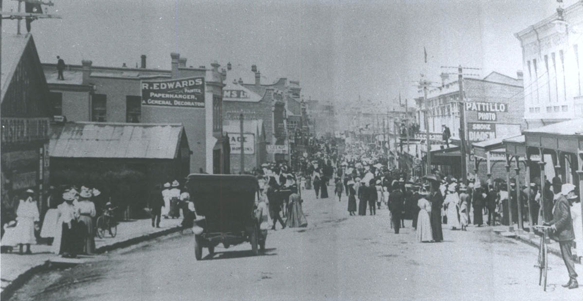 2622 01 033A Cecil Pattillo photographerinStaffordStreetTimaru 1200