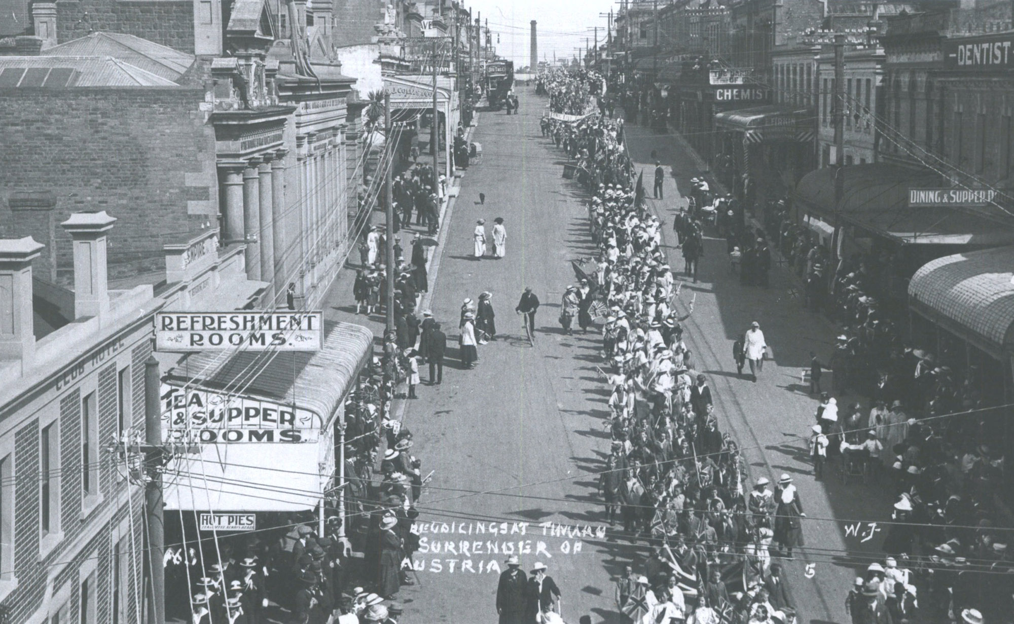 2622 01 078A Rejoicing at Timaru Surrender of Austria