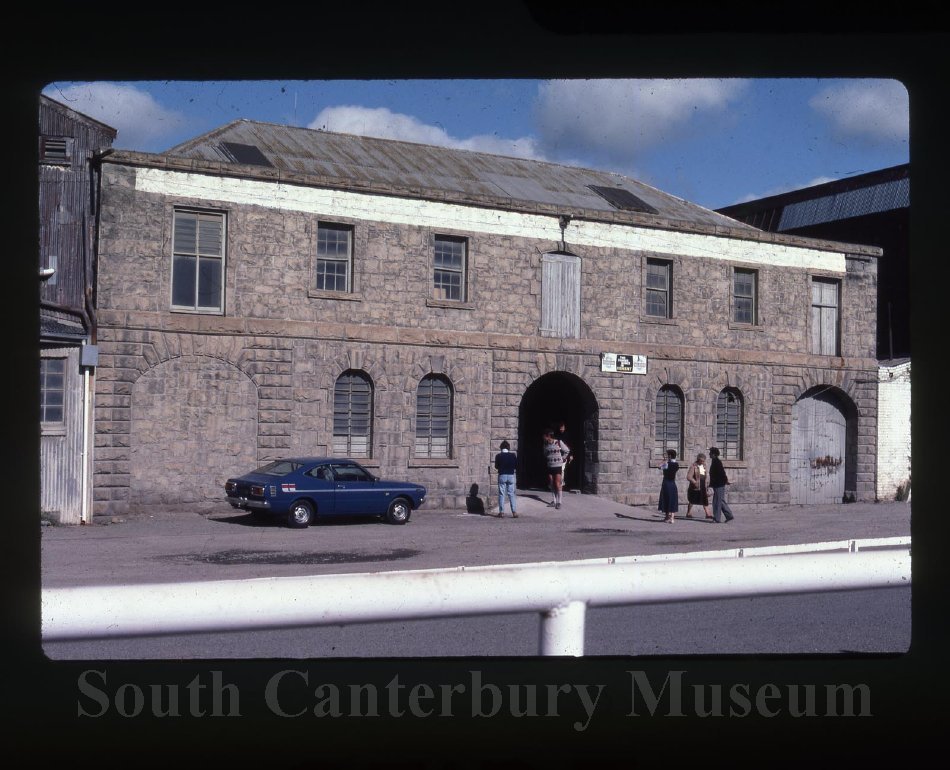 Landing Services building Timaru 1985 2016053004