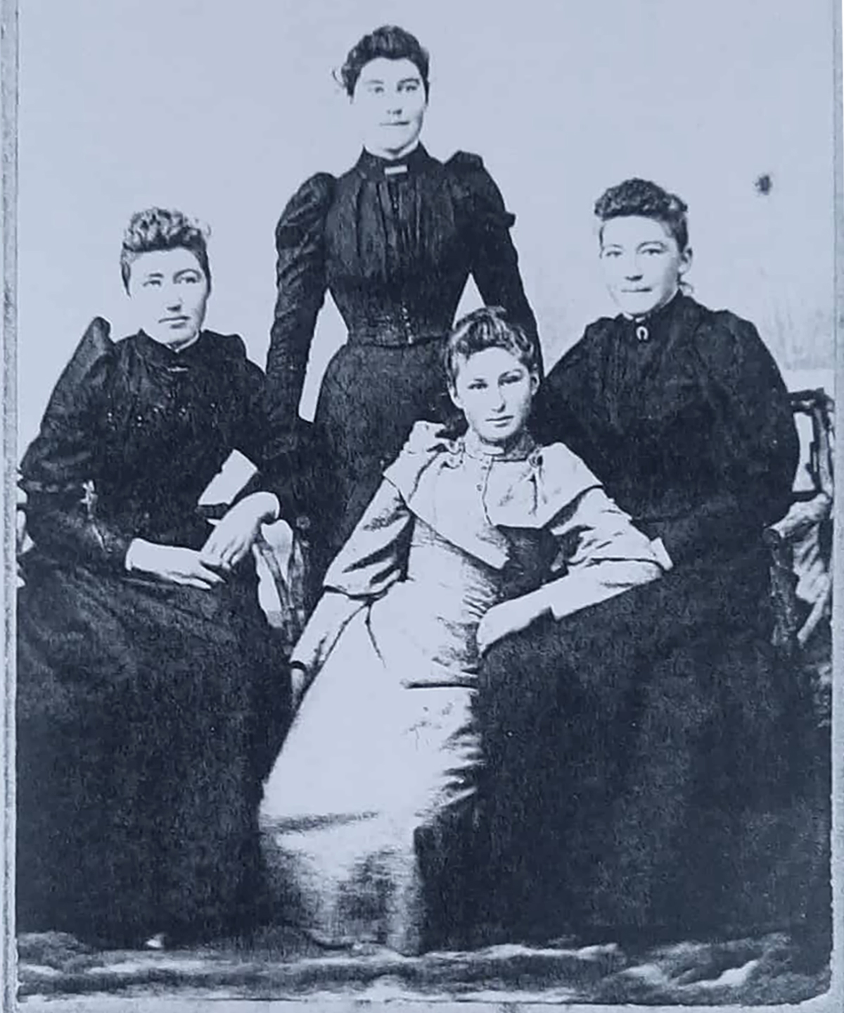 Louie Johnson nee Clarke with her family