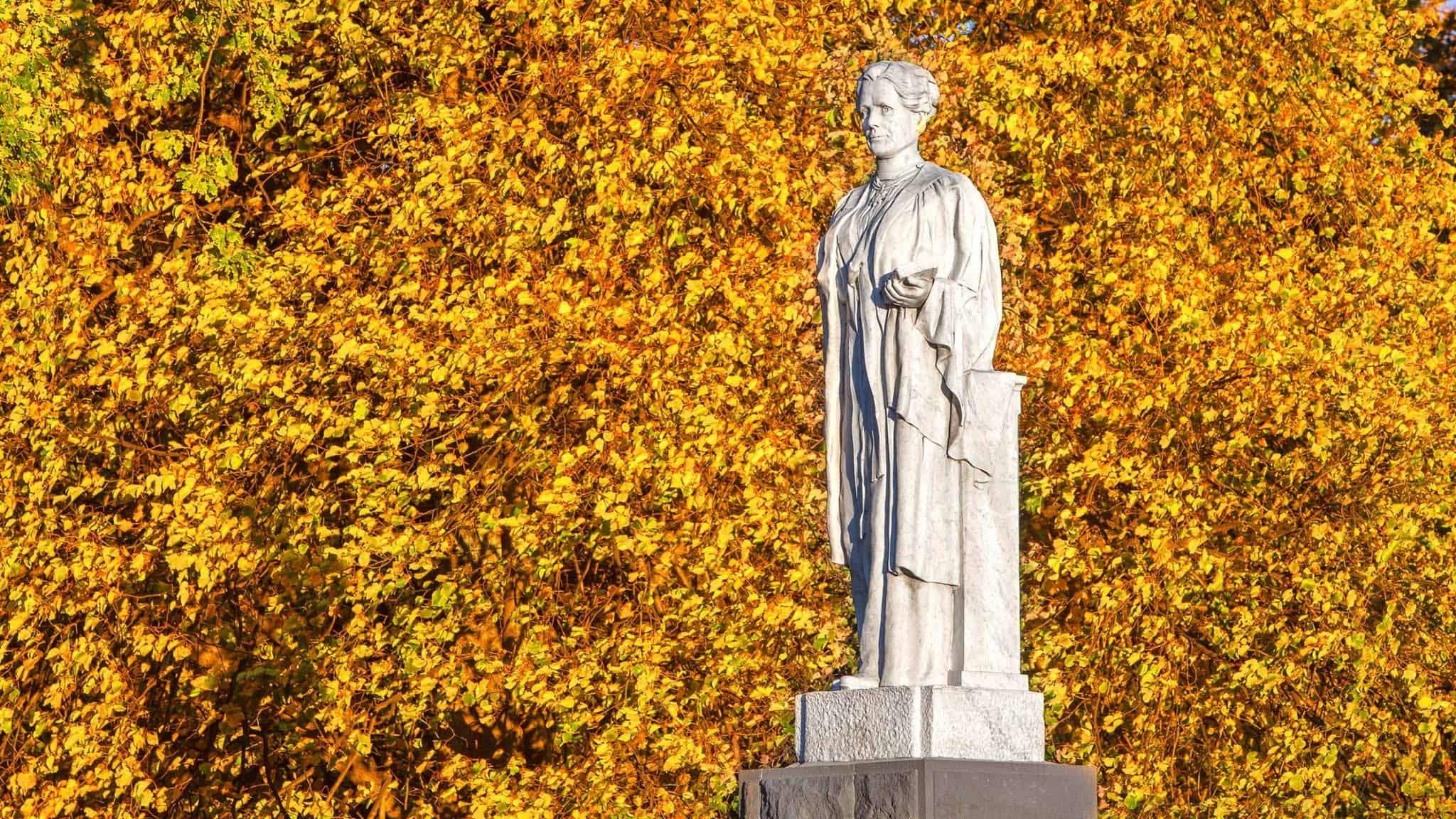 Margaret Cruickshank Oamaru Photography By Geoff Cloake