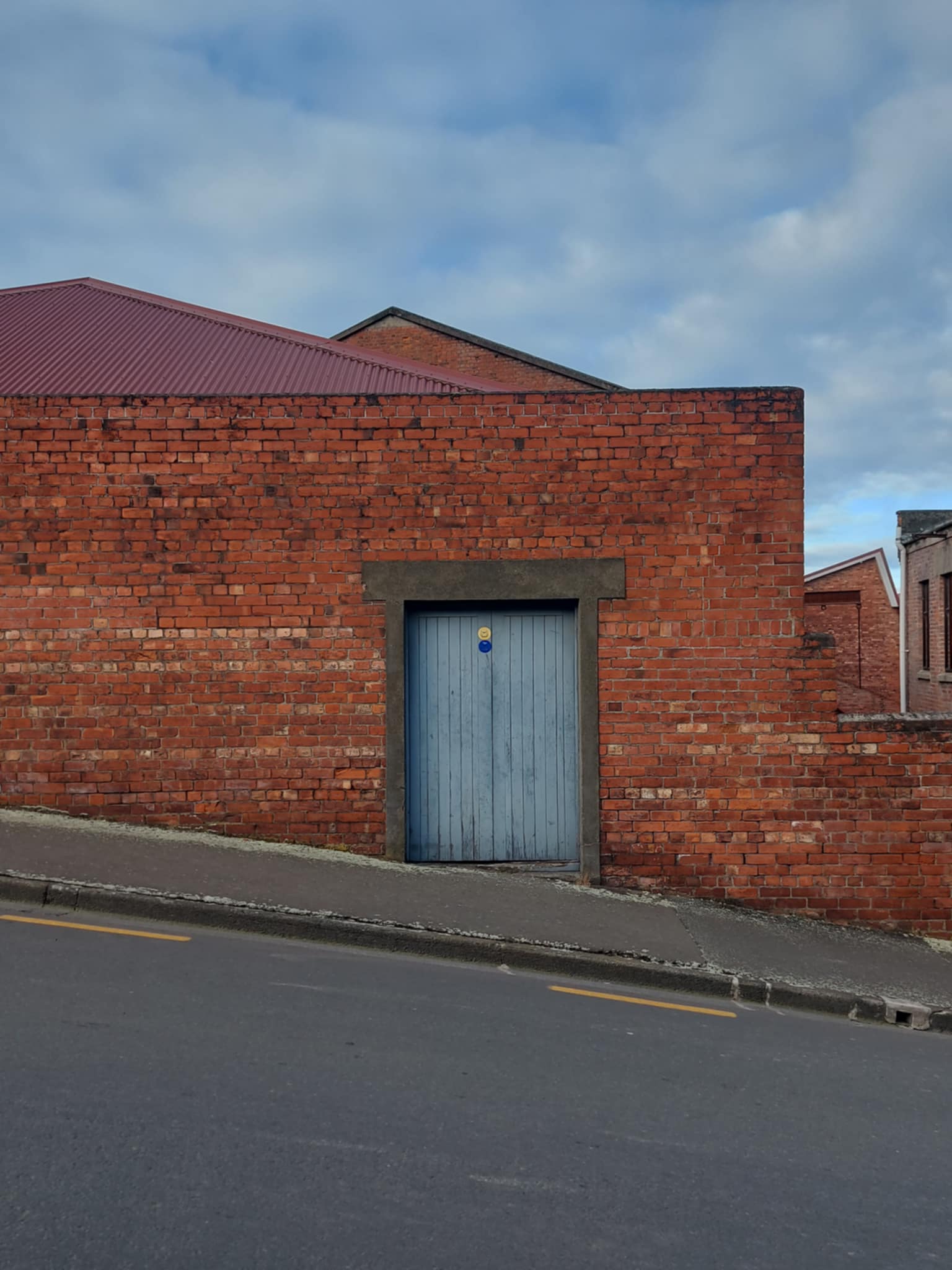 Miles Archer and Co Building on LE Cren Terrace Photo Roselyn Fauth