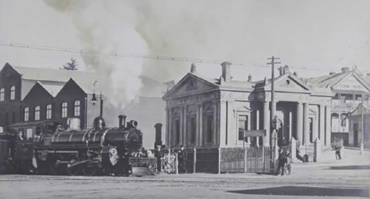 Railway locomotive next to the Customhouse at Timaru p13 1910 1920 Sth Canty Museum 3873