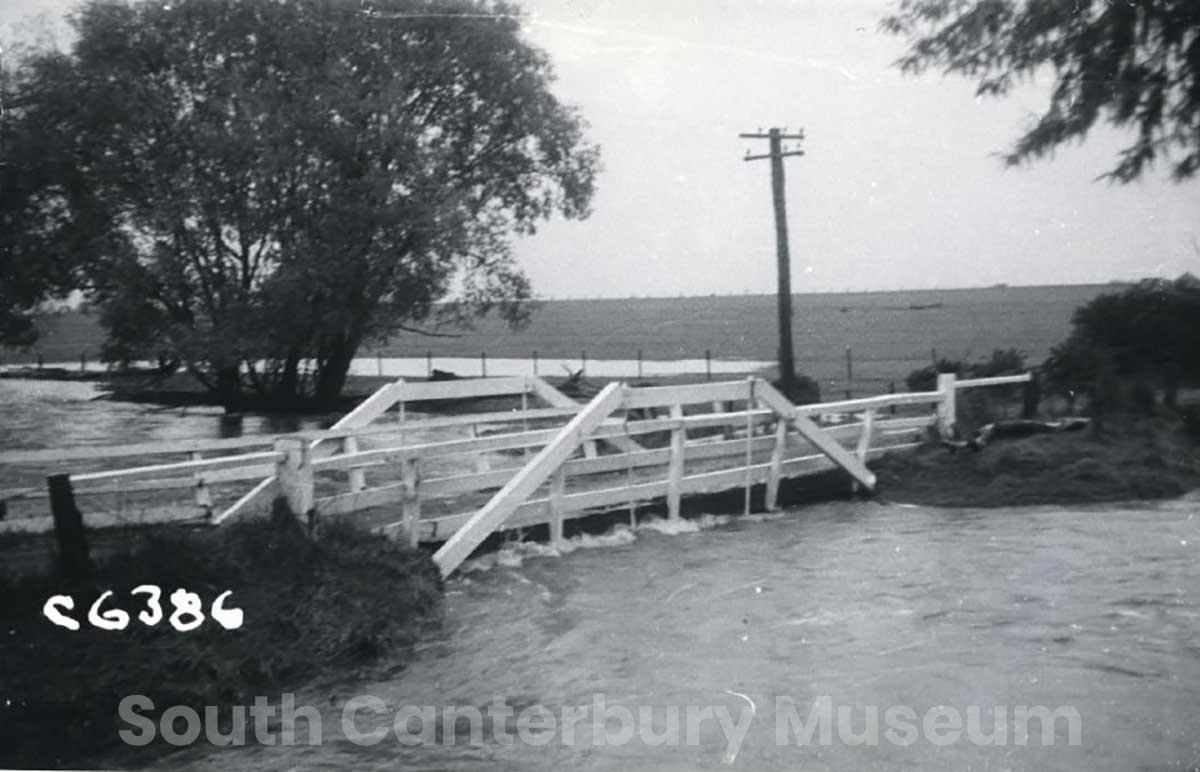 Sweetwater Creek bridge Bourdens Rd Geraldine Flood of Sept Oct 1956 Sth Canty Museum 200916916 4