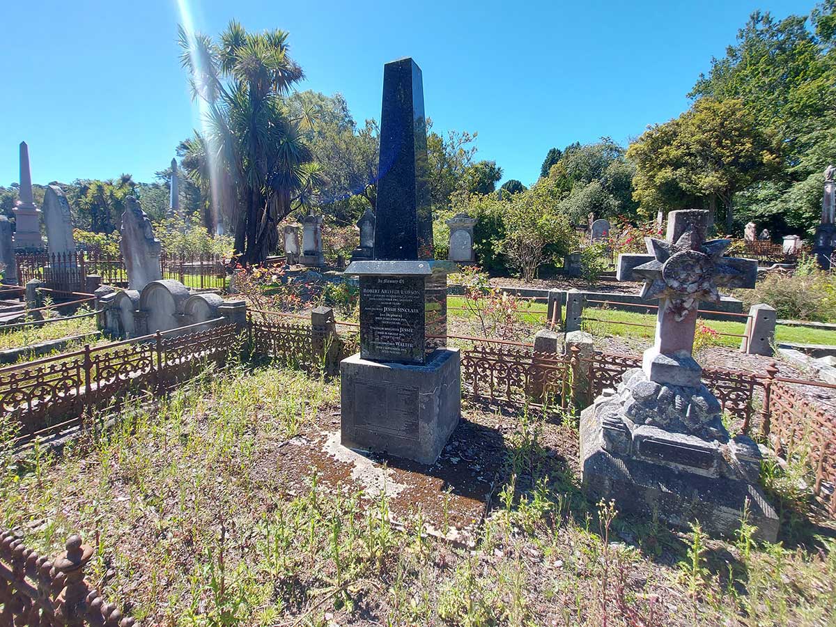 The-grave-of-Robert-Arthur-Lawson---dunedin-northen-cemetery---20260119_153933.jpg