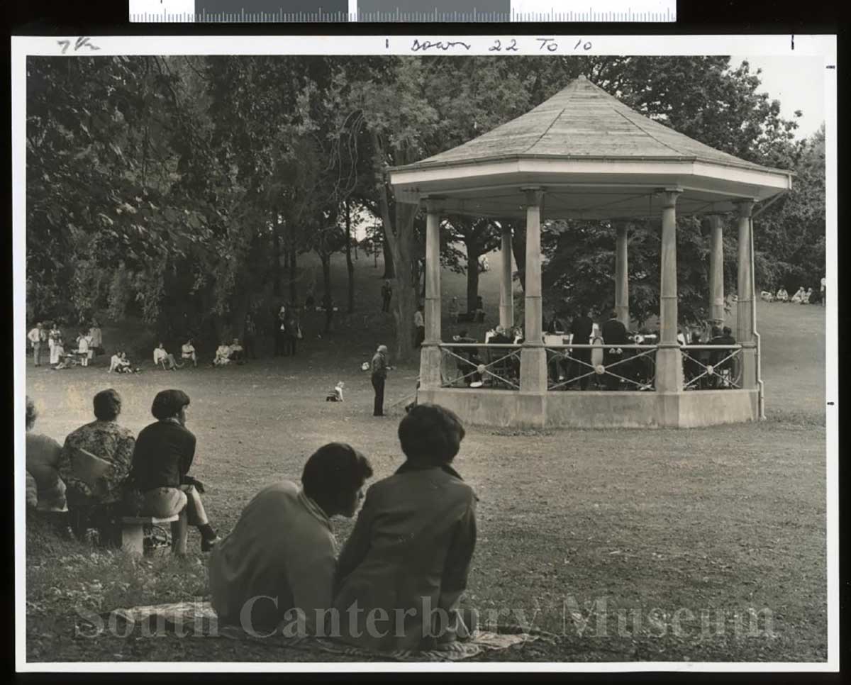 Timaru Municipal Band performing in the Timaru Botanic Gardens 202101803